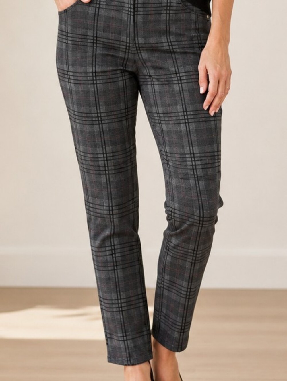 Gloria Vanderbilt Slimming Effect Plaid Pull-On Pants Gray Women's Size 14